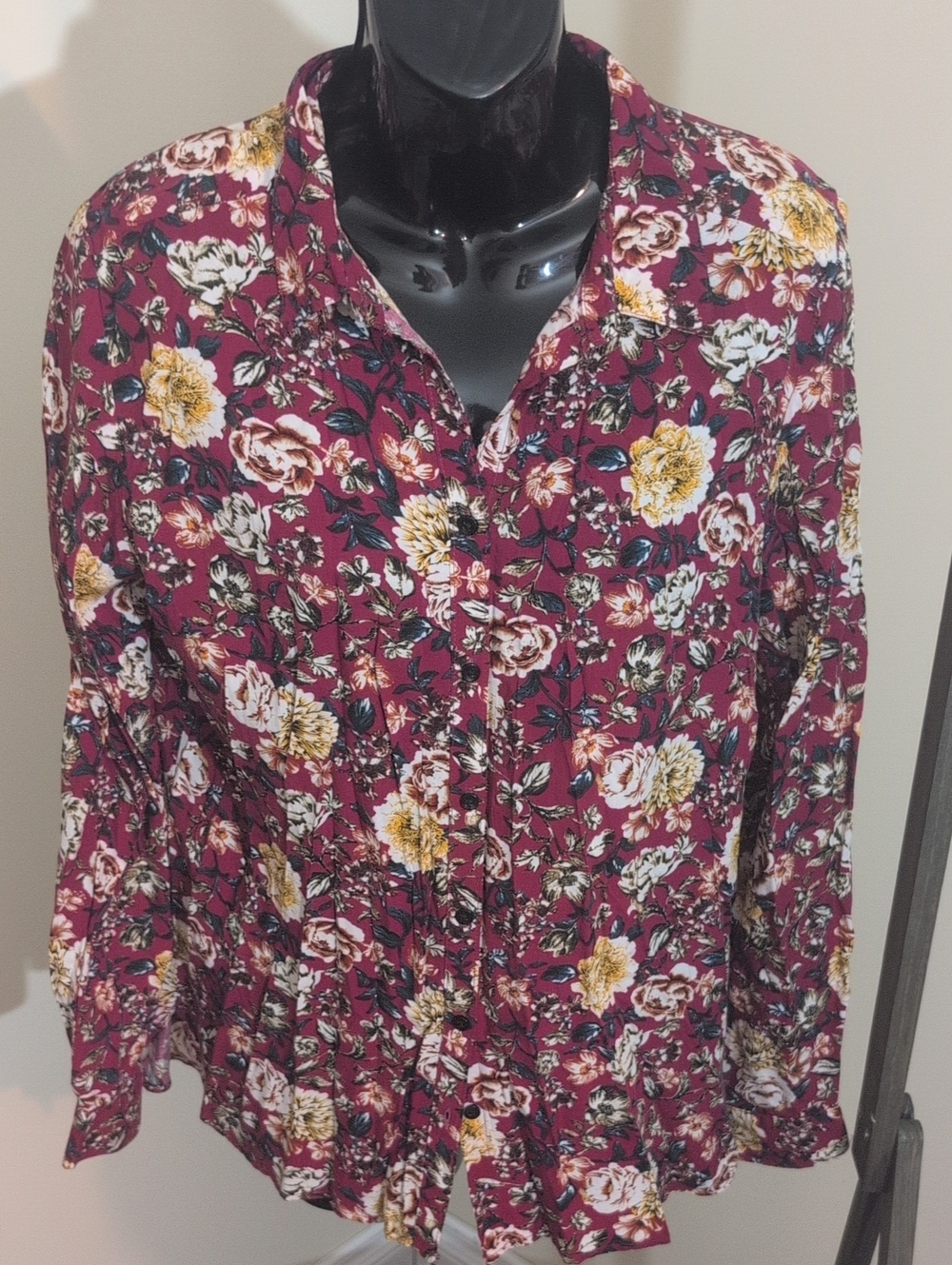 Kappa Ahl | NWT Floral Button-Front Women’s Top — Burgundy Floral